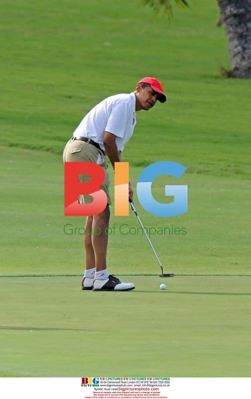 Barack Obama golfs in Hawaii