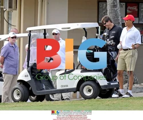 Barack Obama golfs in Hawaii