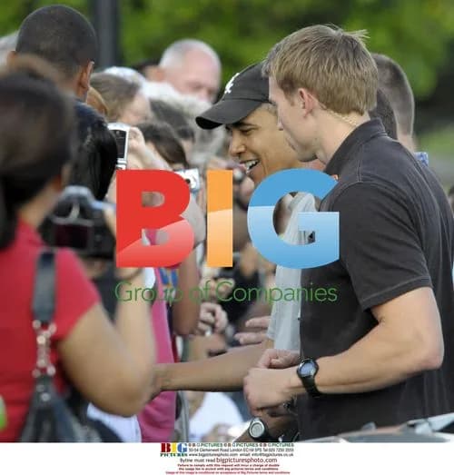 Obama Greets Supporters in Hawaii