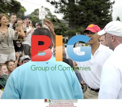 Obama Waves from Golf Course in Hawaii