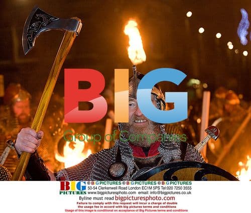 Torchlight procession kicks off Edinburghs Hogmanay