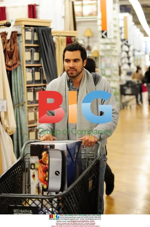 Cash Warren and Jessica Alba's relative shop