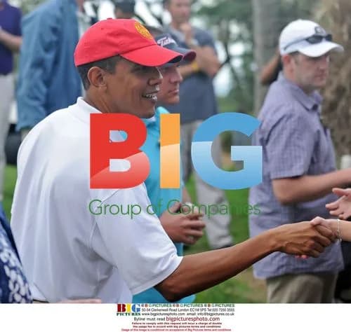 Barack Obama plays golf in Hawaii