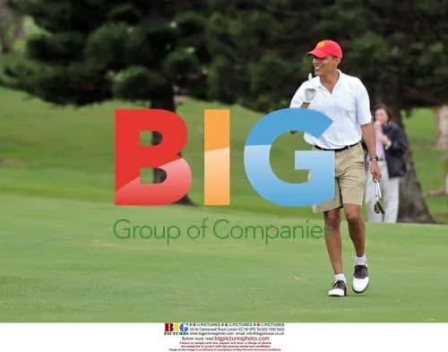 Barack Obama greets crowd after golf in Hawaii