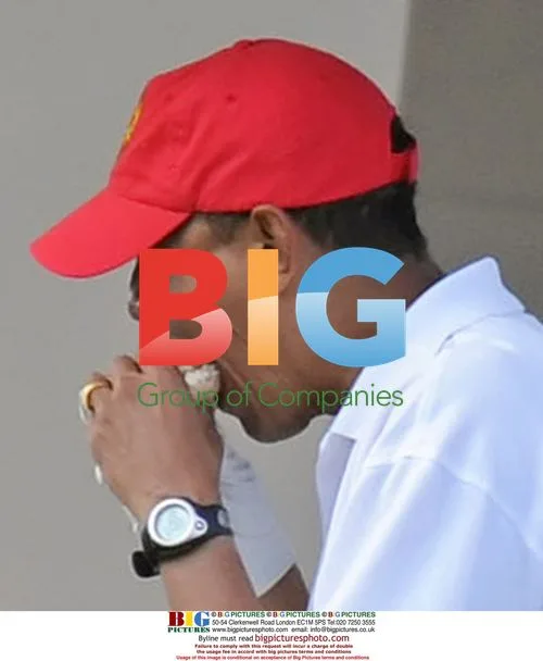 Barack Obama golfs in Hawaii