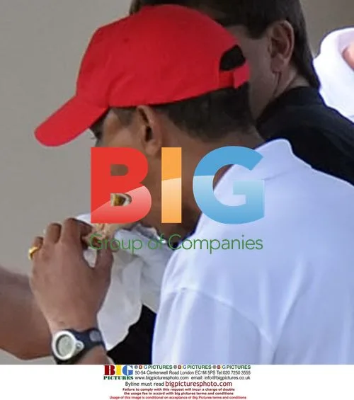 Barack Obama plays golf in Hawaii