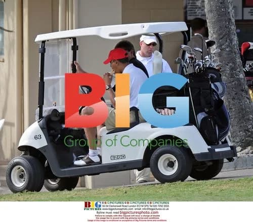 Barack Obama plays golf in Hawaii