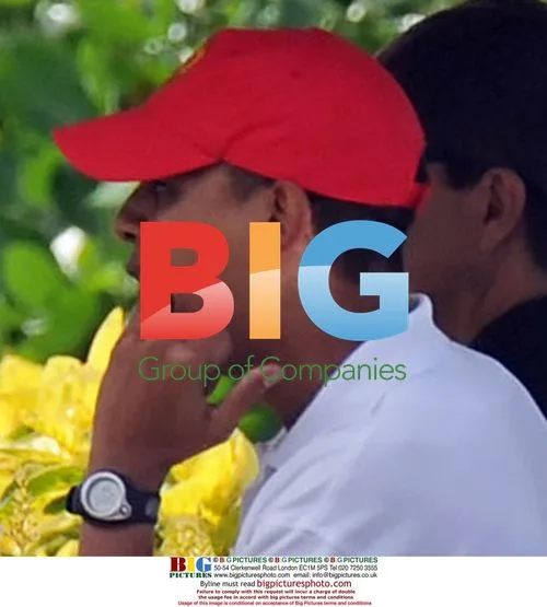 Barack Obama plays golf in Hawaii