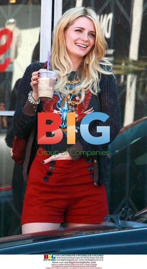 Mischa Barton picks up guitar at Guitar Center
