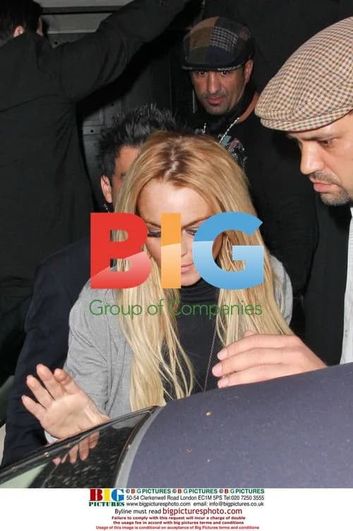 Lindsay Lohan Exits Villa Lounge