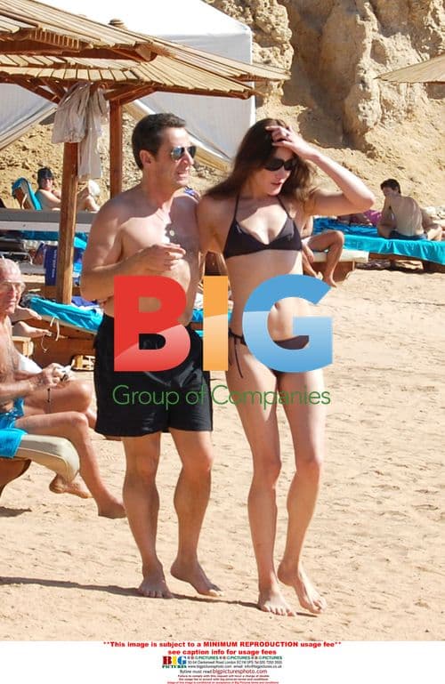 Sarkozy and Bruni on beach in Egypt