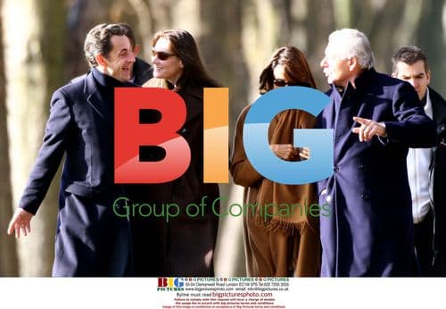 Newlyweds Sarkozy and Bruni stroll with her father