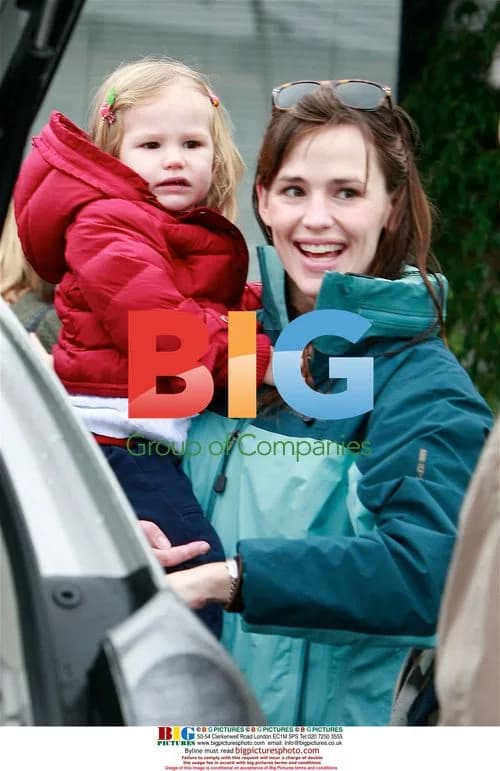 Jennifer Garner and Daughter at Farmers Market