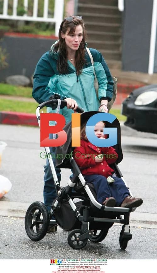 Jennifer Garner and Daughter Violet at Farmers Market