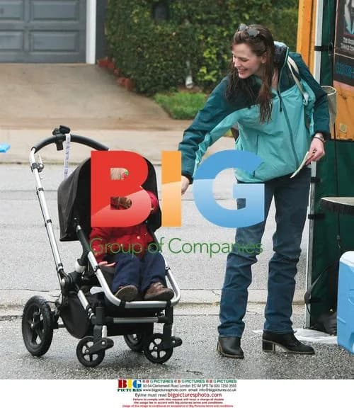 Jennifer Garner and Violet Affleck at Farmers Market
