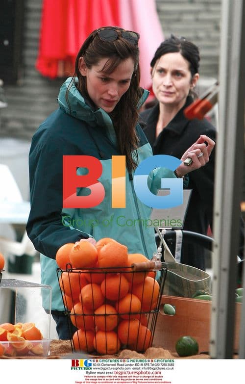 Jennifer Garner and Violet Affleck at Farmers Market
