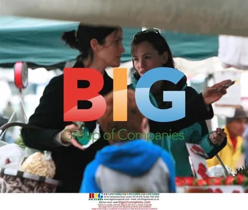 Jennifer Garner and Violet Affleck at Farmers Market