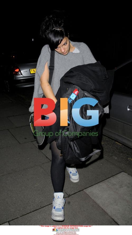 Lily Allen Risks Parking Ticket