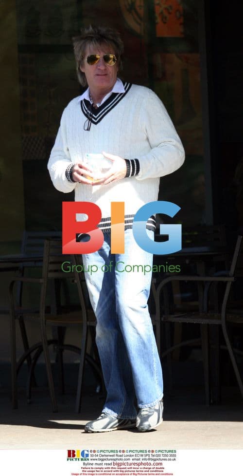 Rod Stewart and Family Out for Coffee