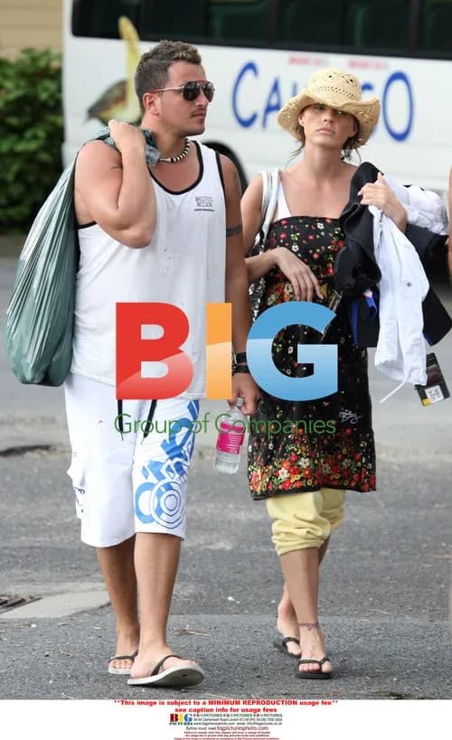 Katie Price and Peter Andre Boat Departure