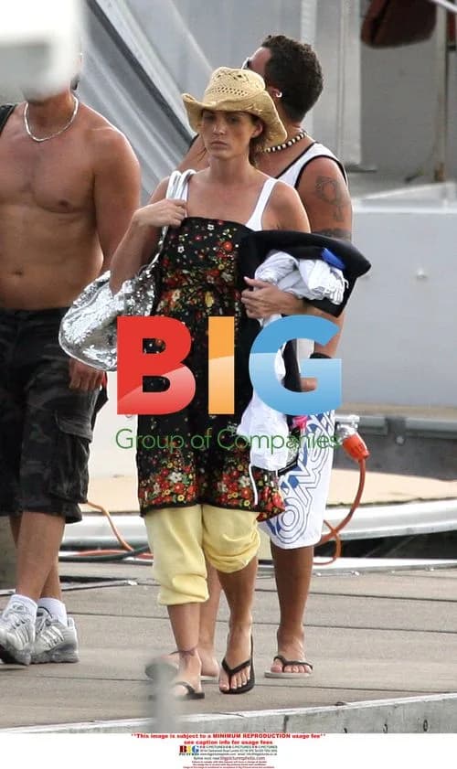 Katie Price and Peter Andre Depart Boat in Port Douglas