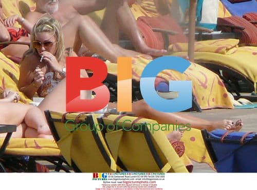 Alex Curran Relaxes in Dubai Villa