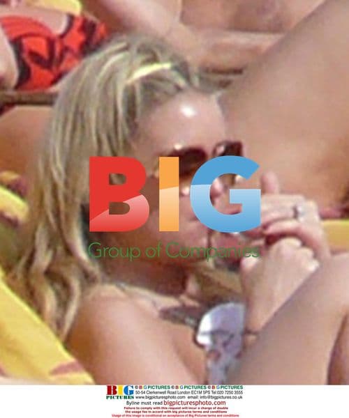 Alex Curran Enjoys Dubai Luxury