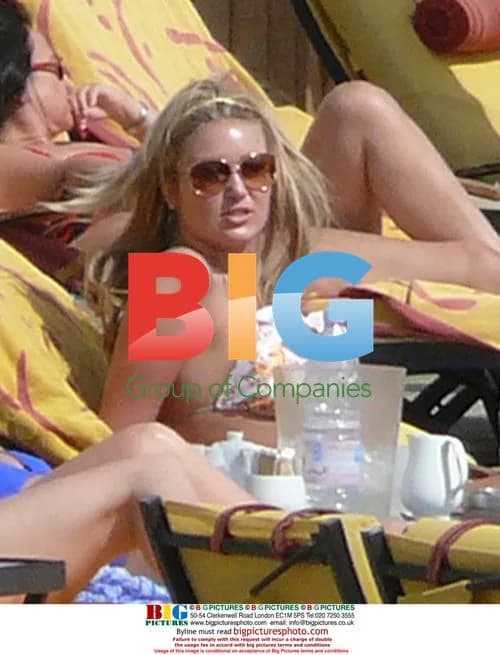 Alex Curran Soaks Up the Sun
