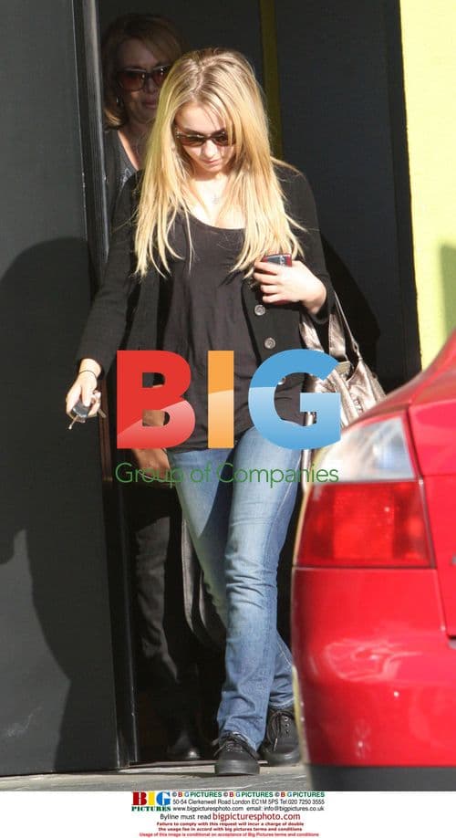 Hayden Panettiere and mother at tailor