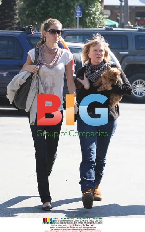 Gisele Bundchen shopping in Malibu