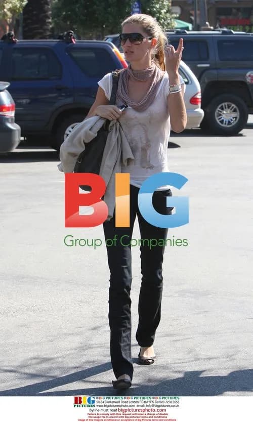 Gisele Bundchen Shopping with Mother and Friend