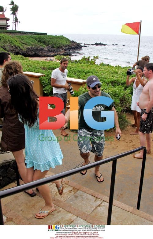 Katharine McPhee Hides from Paparazzi on Honeymoon