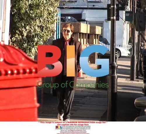 Paul McCartney Confronts Paparazzi