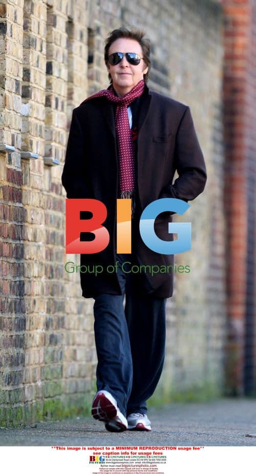 Paul McCartney Reacts Angrily to Paparazzi