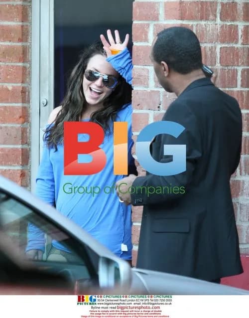 Britney Spears Takes Smoke Break