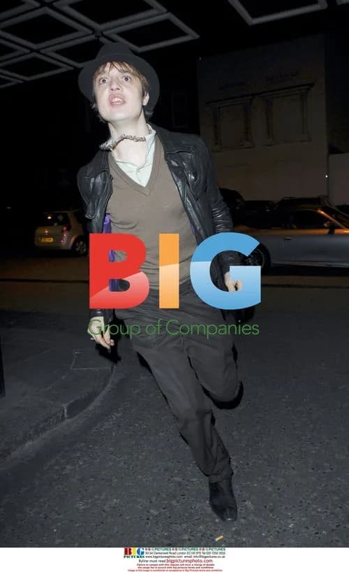 Pete Doherty leaves club, abuses paparazzi