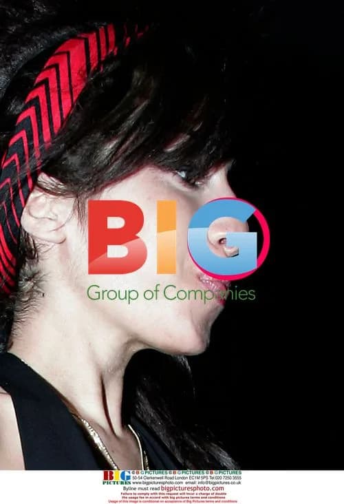 Troubled Amy Winehouse leaving London hotel
