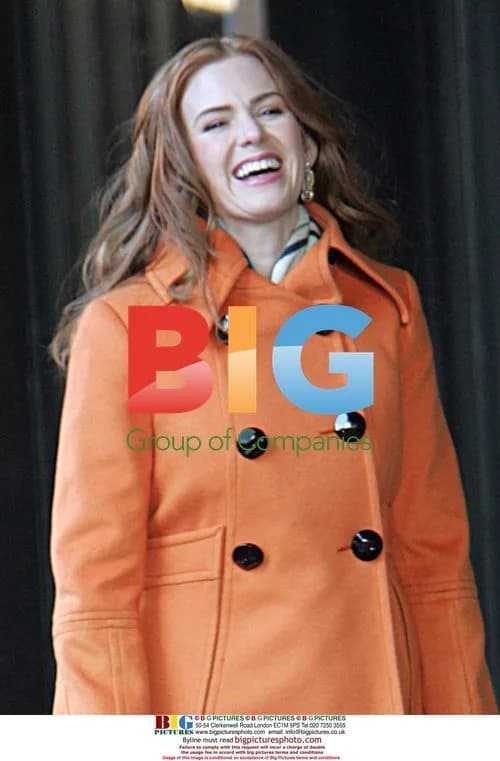 Isla Fisher on set of "Confessions of a Shopaholic"