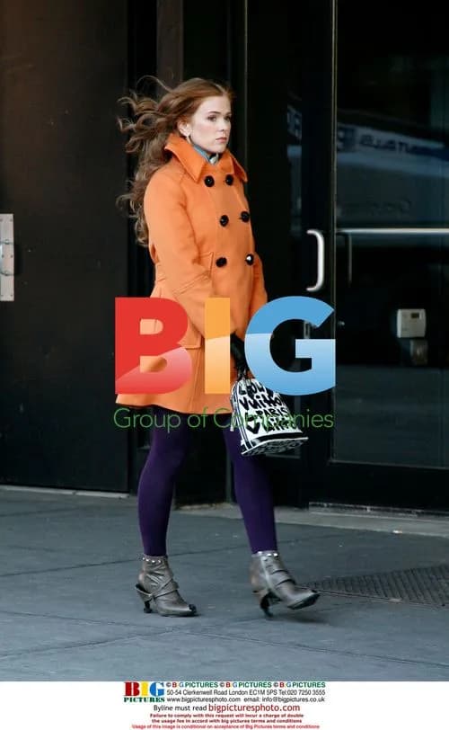 Isla Fisher films 'Confessions of a Shopaholic'