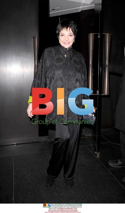 Liza Minelli leaving restaurant in London