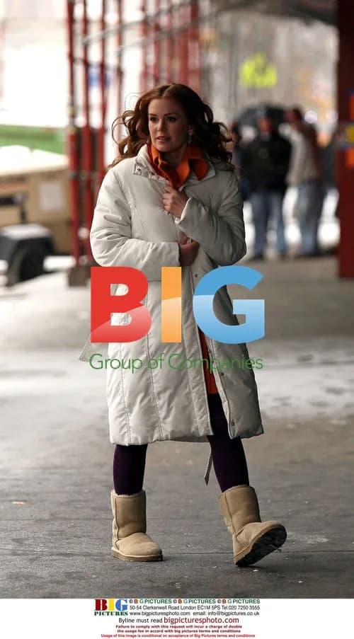 Isla Fisher Carries Daughter on Set