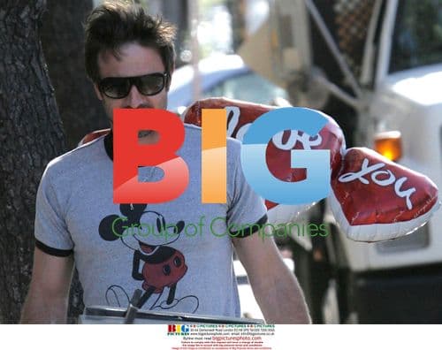 David Arquette getting Valentine's Day gift