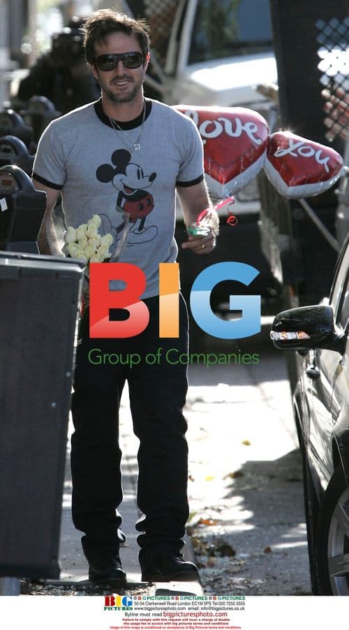 David Arquette out for Valentine's gift
