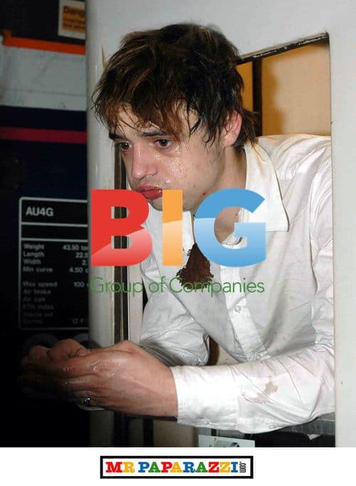 Sweaty Rocker Pete Doherty Washes on Train
