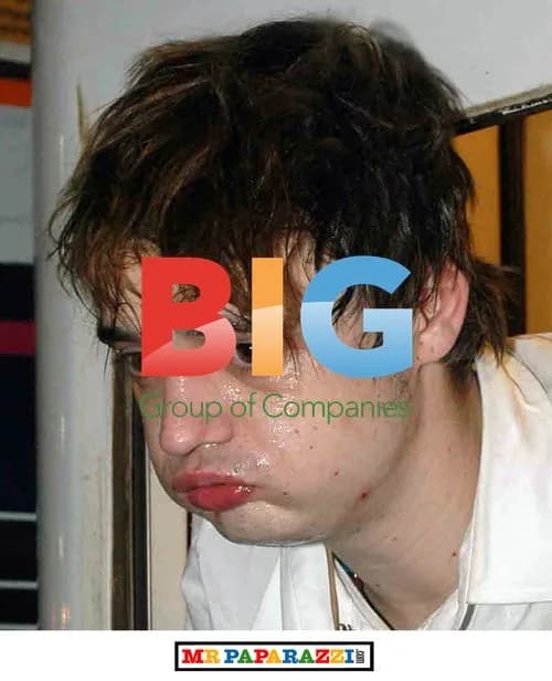 Sweaty Rocker Pete Doherty Spotted on Train