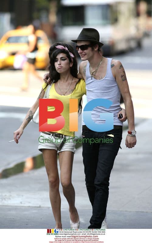 Amy Winehouse and Blake Fielder-Civil Outside Restaurant