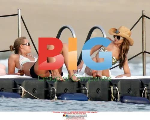 Cheryl Cole celebrates divorce with Girls Aloud