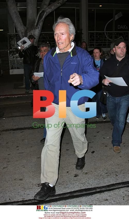 Clint Eastwood signs autographs in LA