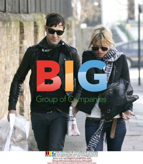Kate Moss and Jamie Hince return home with groceries