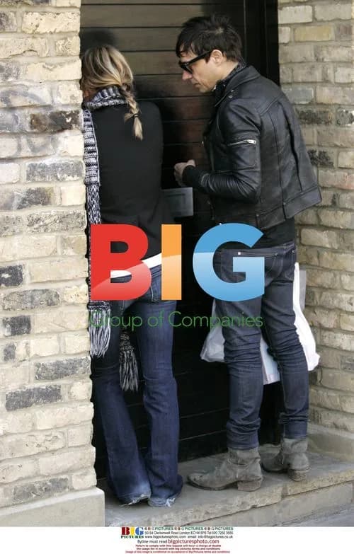 Kate Moss and Jamie Hince Arrive Home
